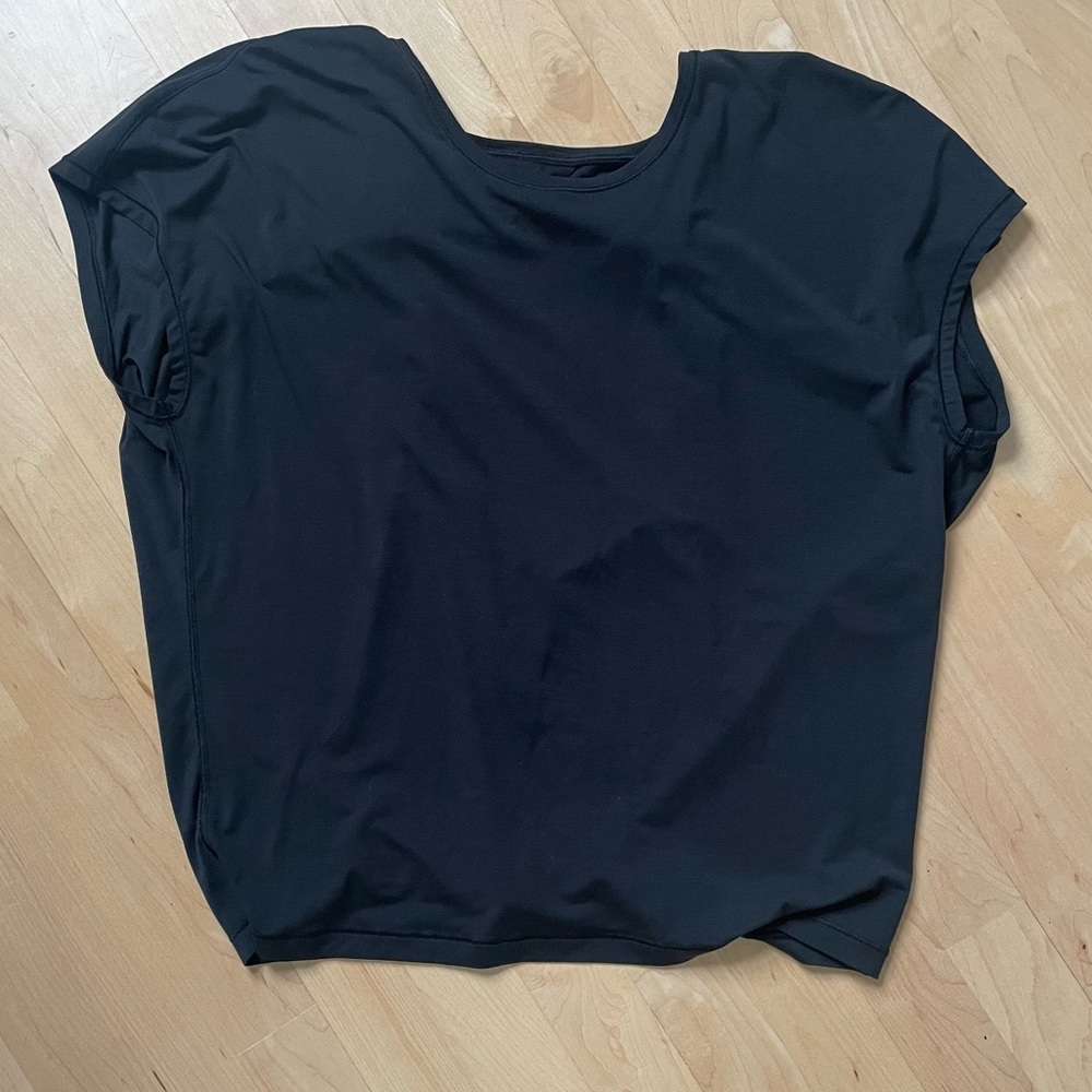 EUC Lululemon get set short sleeve